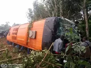 Accident sur l’axe Divo-Lakota/ Un auto-car UTB fait 2 morts et 44 blessés.