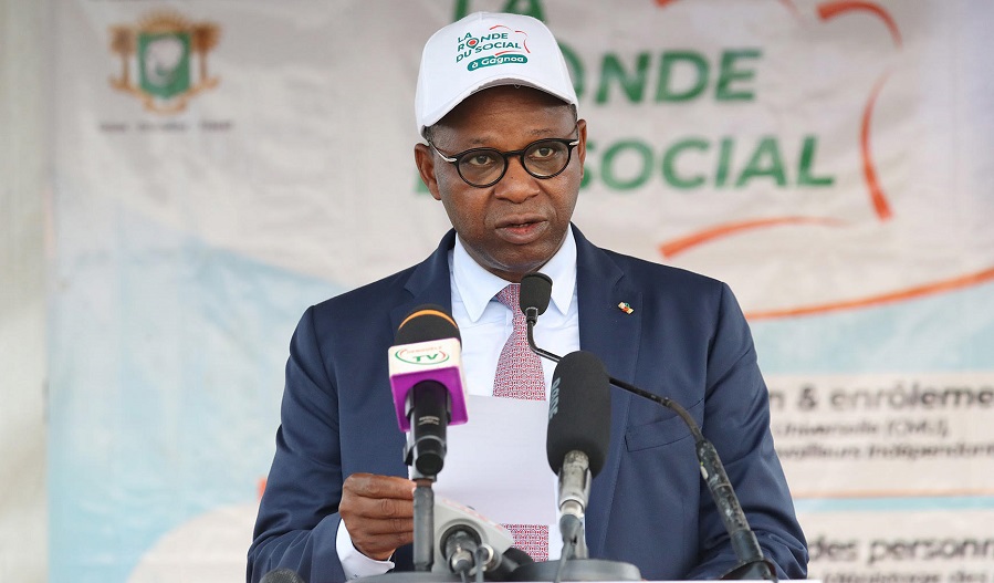 CMU : Adama Kamara lance le dispositif de production des cartes CMU en moins de dix minutes