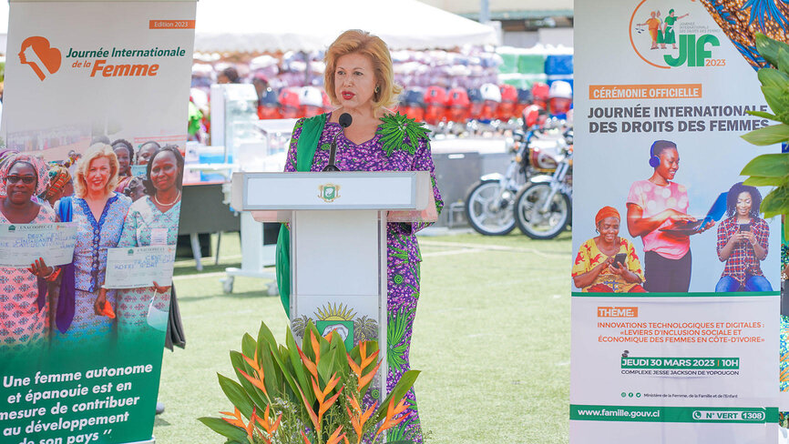 Complexe Jesse Jackson de Yopougon : la Première Dame Dominique Ouattara exhorte les femmes à s’approprier l'usage des outils technologiques