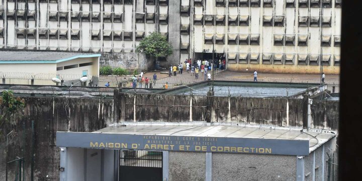 Etablissements pénitentiaires : désormais trois catégories. 1) Les maisons d’arrêt. 2) Les maisons de correction. 3) Les maisons pénales